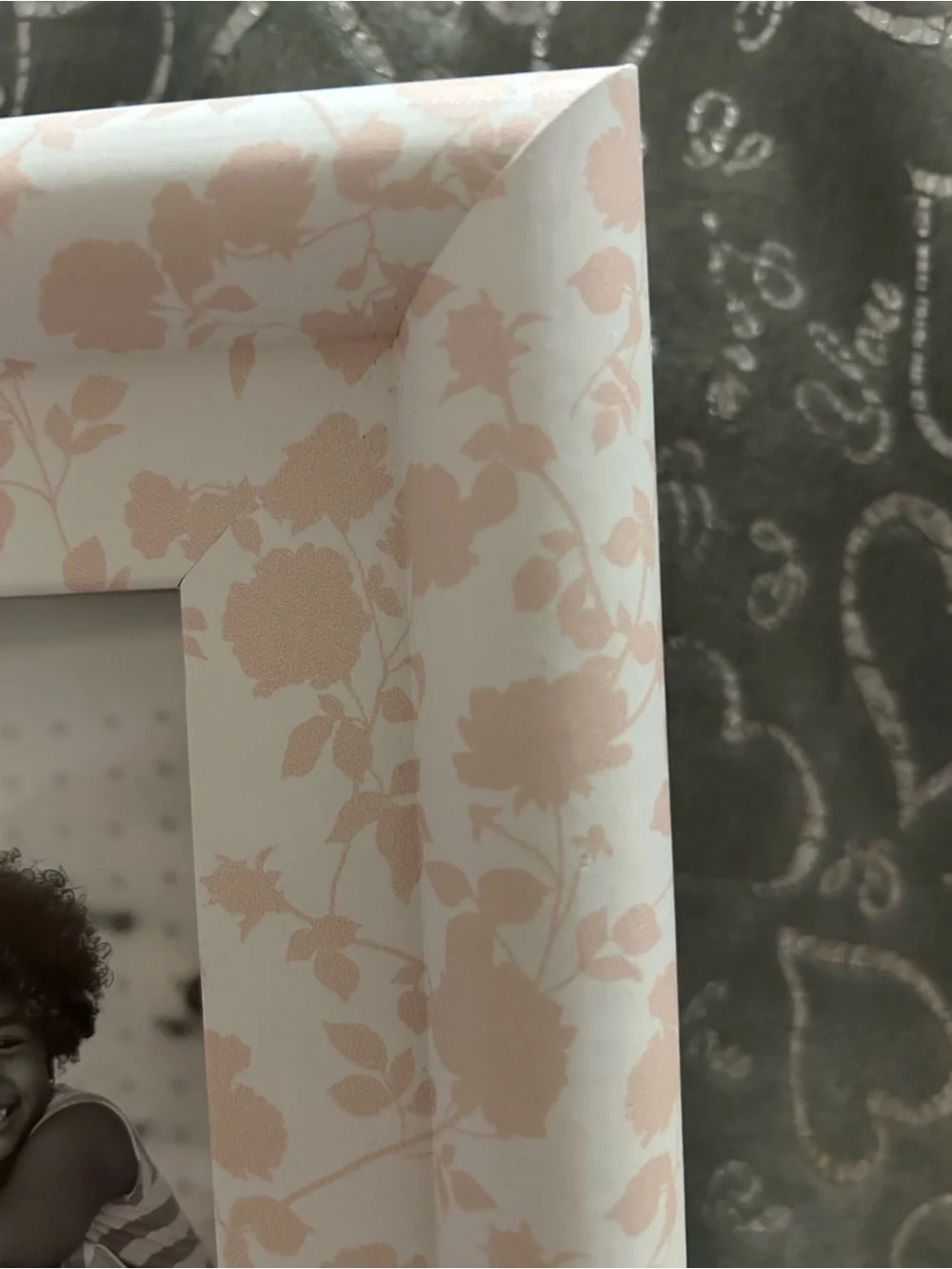 NWT New View Gifts, Pink Floral 4x6”, Resin Picture Frame